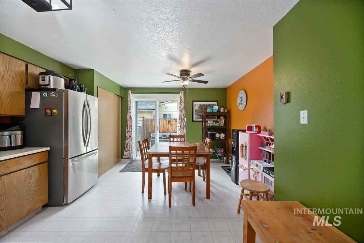 2091 Falls Ave E, Twin Falls, Idaho 83301, 3 Bedrooms, 2 Bathrooms, Residential For Sale, Price $285,000,MLS 98982656