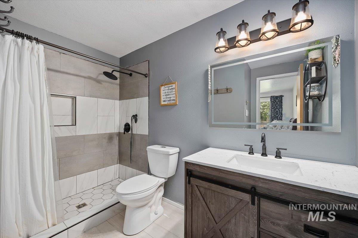 2091 Falls Ave E, Twin Falls, Idaho 83301, 3 Bedrooms, 2 Bathrooms, Residential For Sale, Price $285,000,MLS 98982656