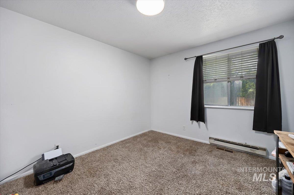 2091 Falls Ave E, Twin Falls, Idaho 83301, 3 Bedrooms, 2 Bathrooms, Residential For Sale, Price $285,000,MLS 98982656