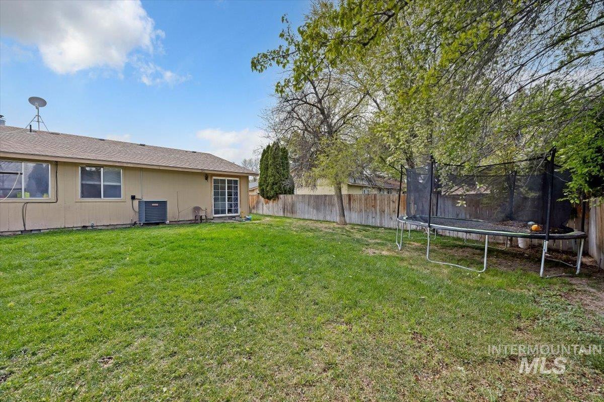 2091 Falls Ave E, Twin Falls, Idaho 83301, 3 Bedrooms, 2 Bathrooms, Residential For Sale, Price $285,000,MLS 98982656