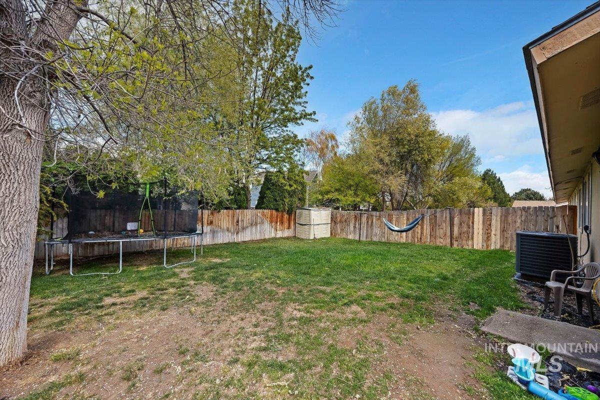 2091 Falls Ave E, Twin Falls, Idaho 83301, 3 Bedrooms, 2 Bathrooms, Residential For Sale, Price $285,000,MLS 98982656