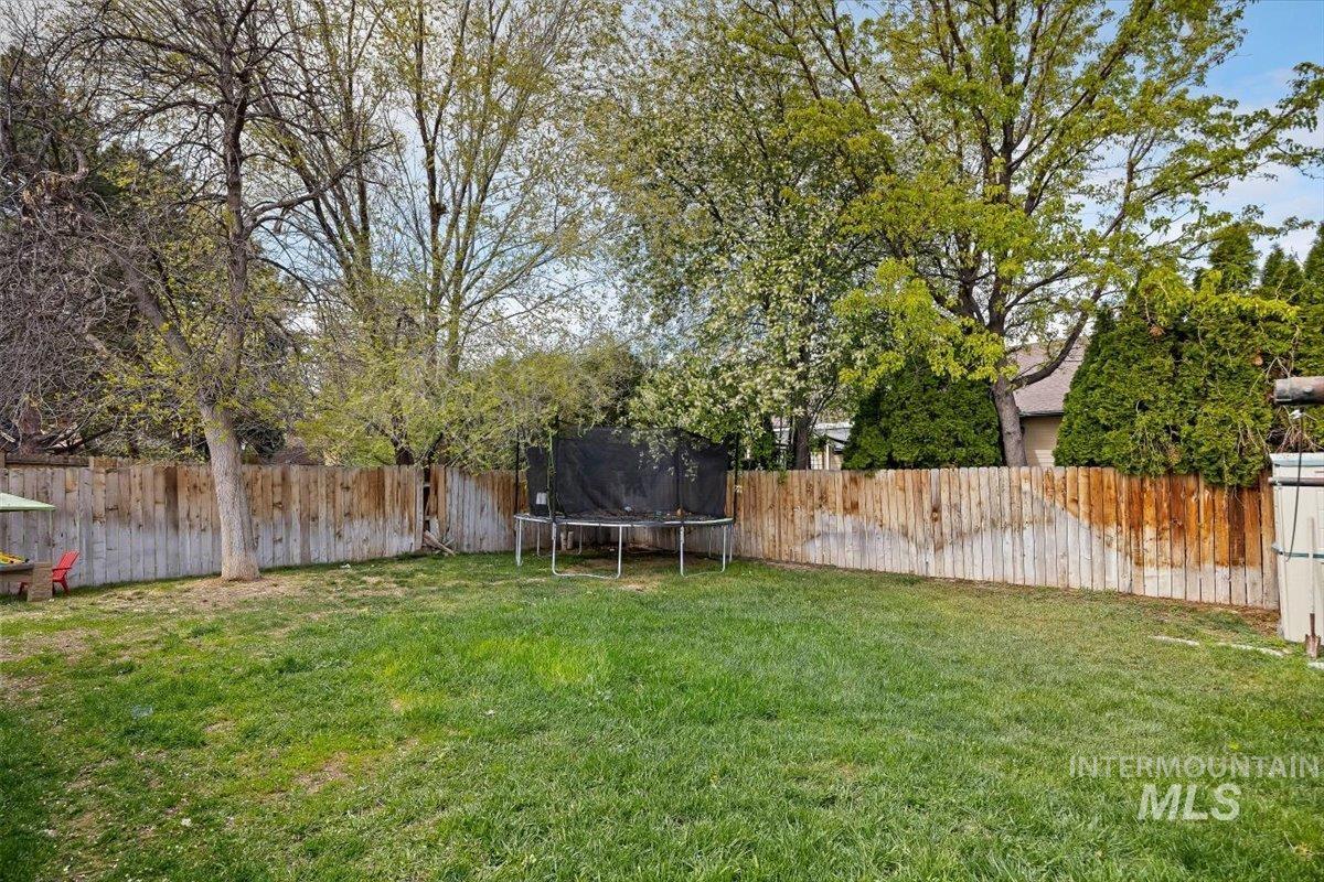 2091 Falls Ave E, Twin Falls, Idaho 83301, 3 Bedrooms, 2 Bathrooms, Residential For Sale, Price $285,000,MLS 98982656