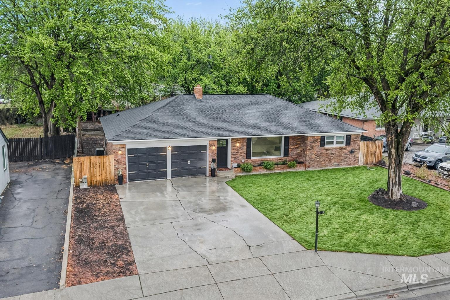 1715 S 10th Ave, Caldwell, Idaho 83605, 3 Bedrooms, 2 Bathrooms, Residential For Sale, Price $449,900,MLS 98982659