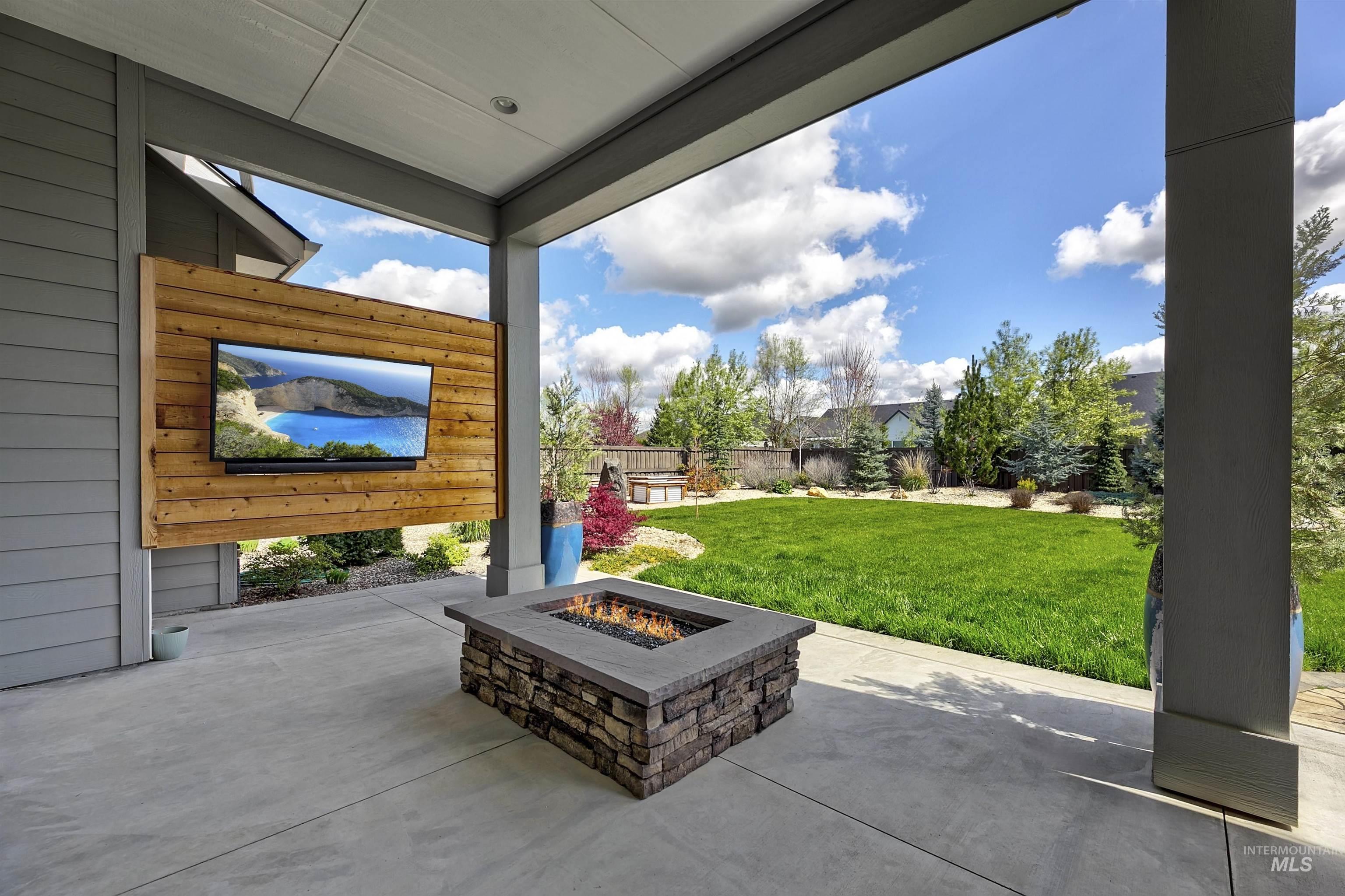2288 N Fountainhead Way, Eagle, Idaho 83616, 4 Bedrooms, 2.5 Bathrooms, Residential For Sale, Price $1,395,000,MLS 98982660