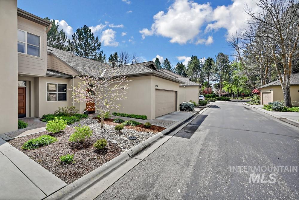 836 E Riverpark Ln, Boise, Idaho 83706, 3 Bedrooms, 2 Bathrooms, Residential For Sale, Price $639,000,MLS 98982661