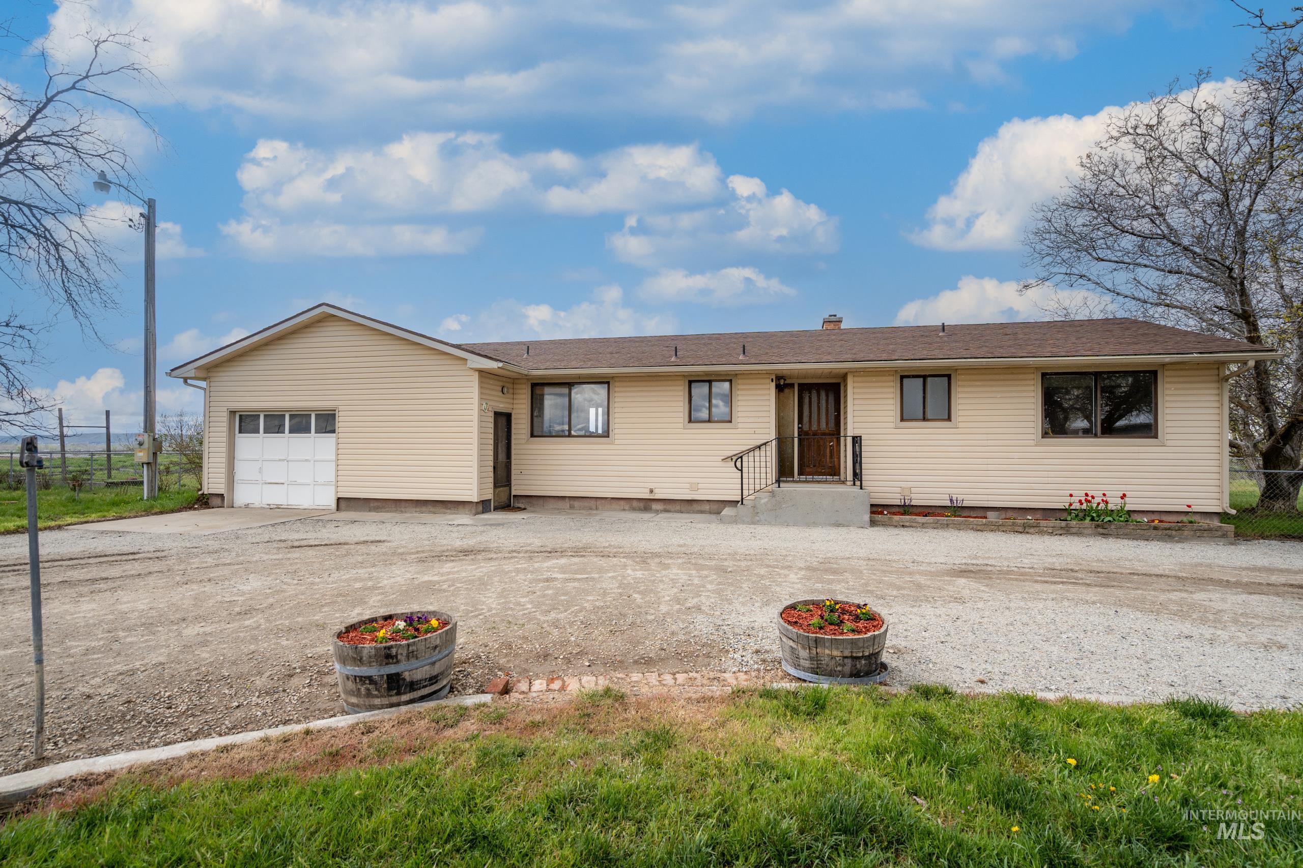8989 Hillview Rd, Emmett, Idaho 83687, 4 Bedrooms, 2.5 Bathrooms, Residential For Sale, Price $599,900,MLS 98982662