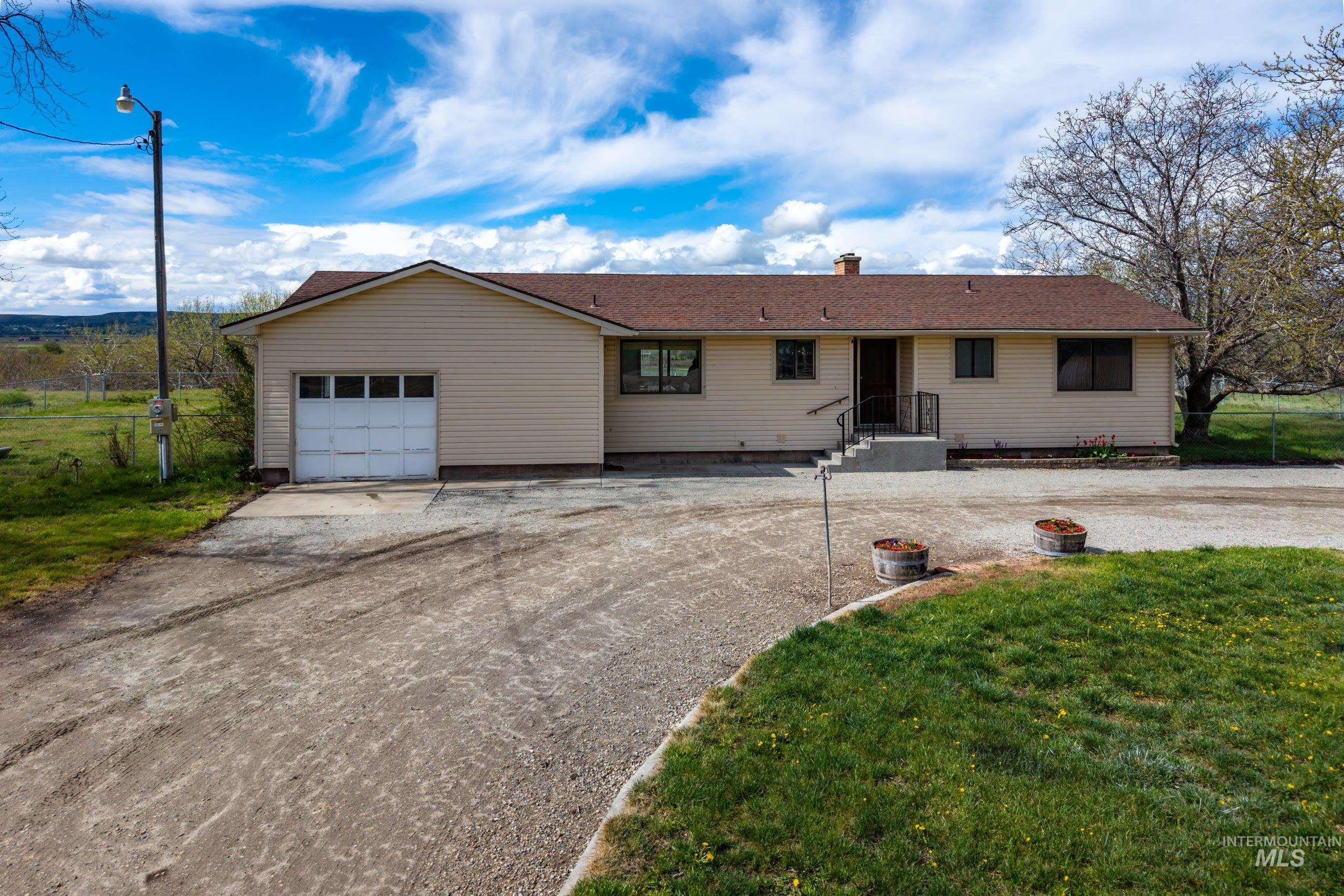 8989 Hillview Rd, Emmett, Idaho 83687, 4 Bedrooms, 2.5 Bathrooms, Residential For Sale, Price $599,900,MLS 98982662
