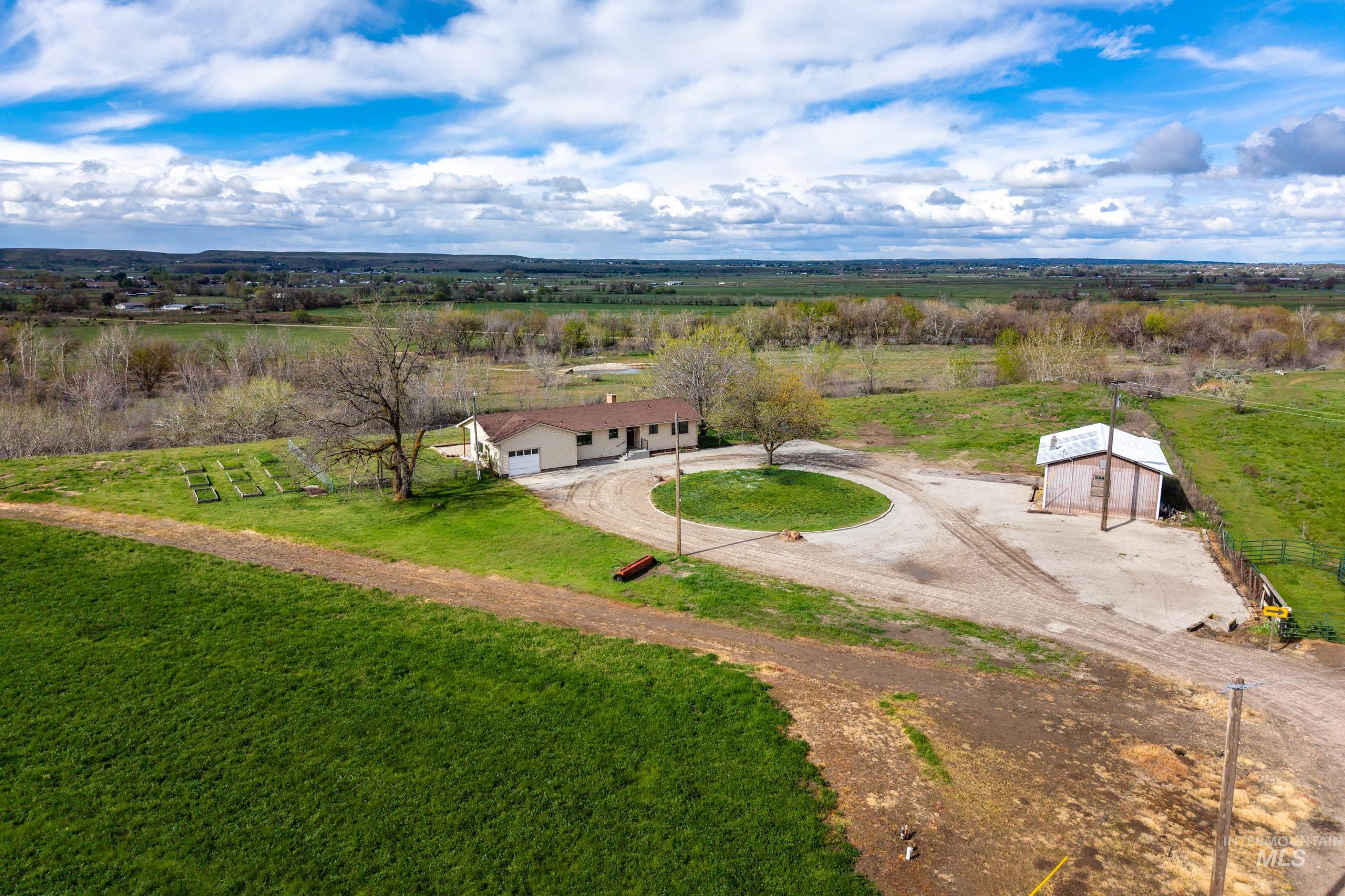 8989 Hillview Rd, Emmett, Idaho 83687, 4 Bedrooms, 2.5 Bathrooms, Residential For Sale, Price $599,900,MLS 98982662