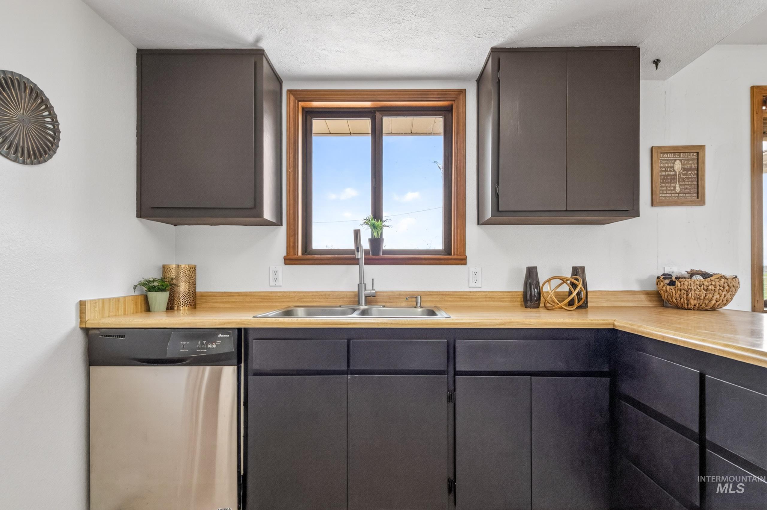 8989 Hillview Rd, Emmett, Idaho 83687, 4 Bedrooms, 2.5 Bathrooms, Residential For Sale, Price $599,900,MLS 98982662