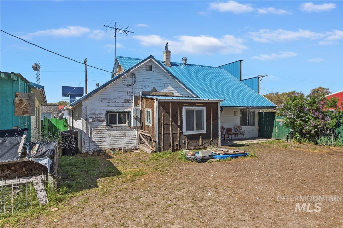 255 Main St, Grand View, Idaho 83624, 3 Bedrooms, 1 Bathroom, Residential For Sale, Price $340,000,MLS 98982667