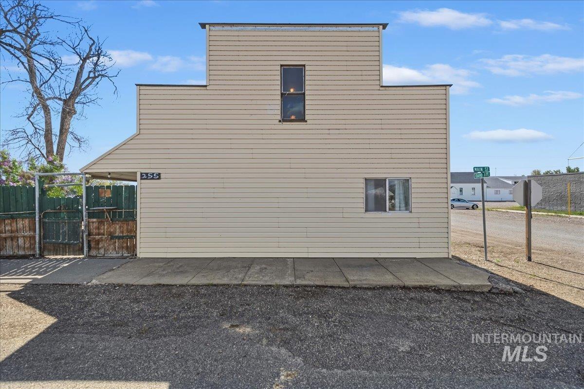 255 Main St, Grand View, Idaho 83624, 3 Bedrooms, 1 Bathroom, Residential For Sale, Price $340,000,MLS 98982667