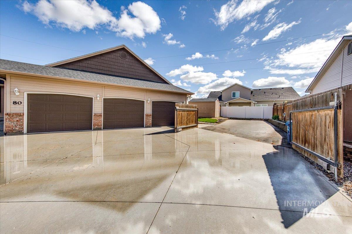 80 S Blue Bonnet Way, Nampa, Idaho 83687, 3 Bedrooms, 3 Bathrooms, Residential For Sale, Price $429,900, 98982668