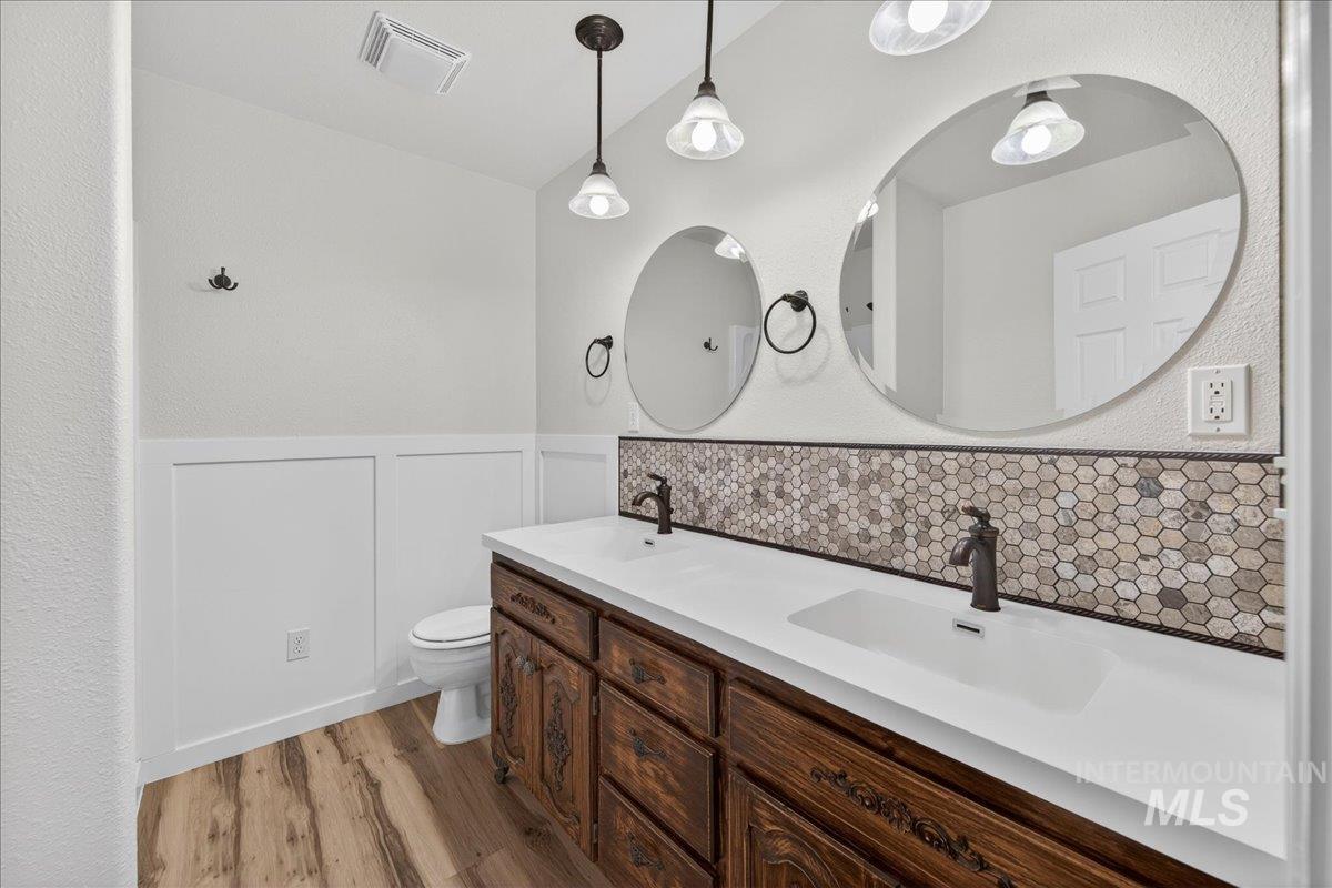 80 S Blue Bonnet Way, Nampa, Idaho 83687, 3 Bedrooms, 3 Bathrooms, Residential For Sale, Price $429,900, 98982668