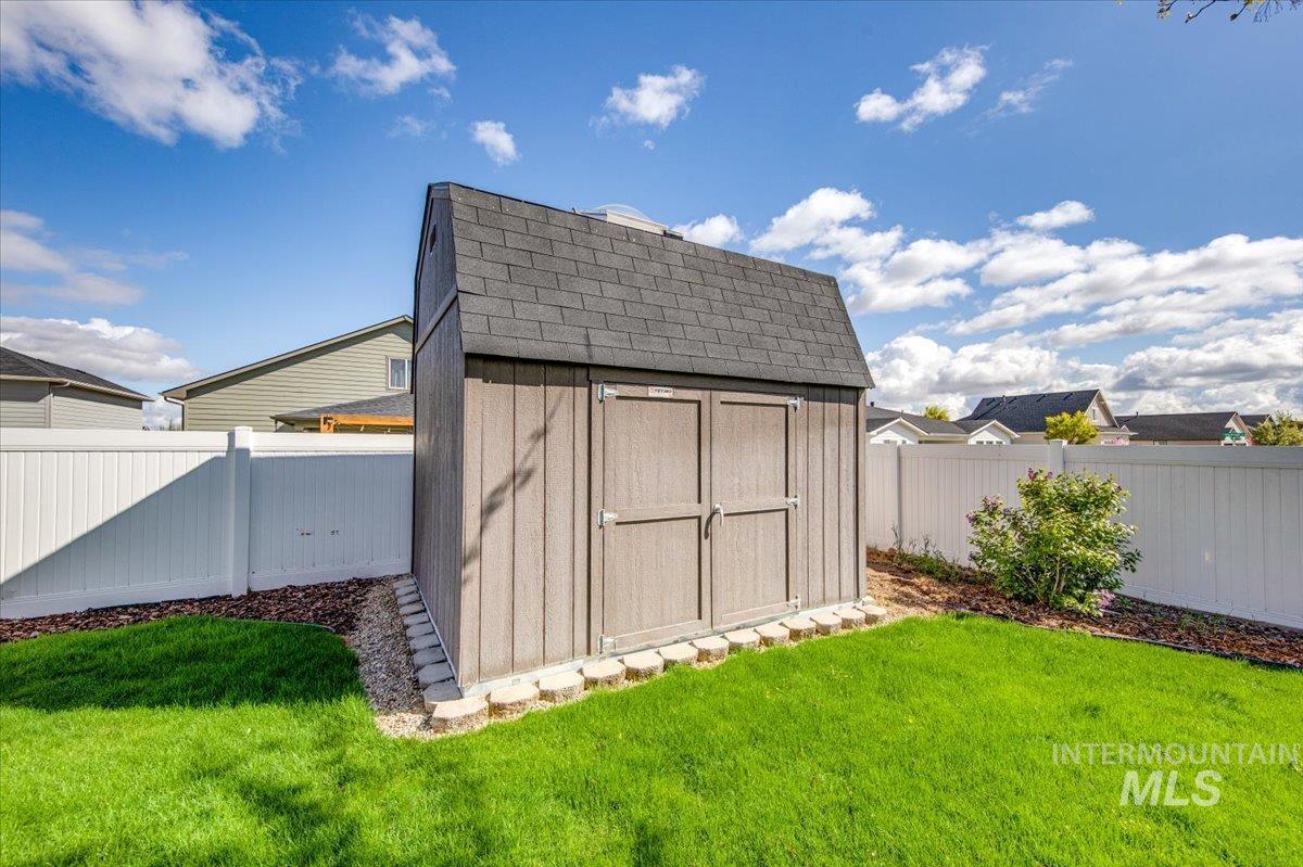 80 S Blue Bonnet Way, Nampa, Idaho 83687, 3 Bedrooms, 3 Bathrooms, Residential For Sale, Price $429,900, 98982668