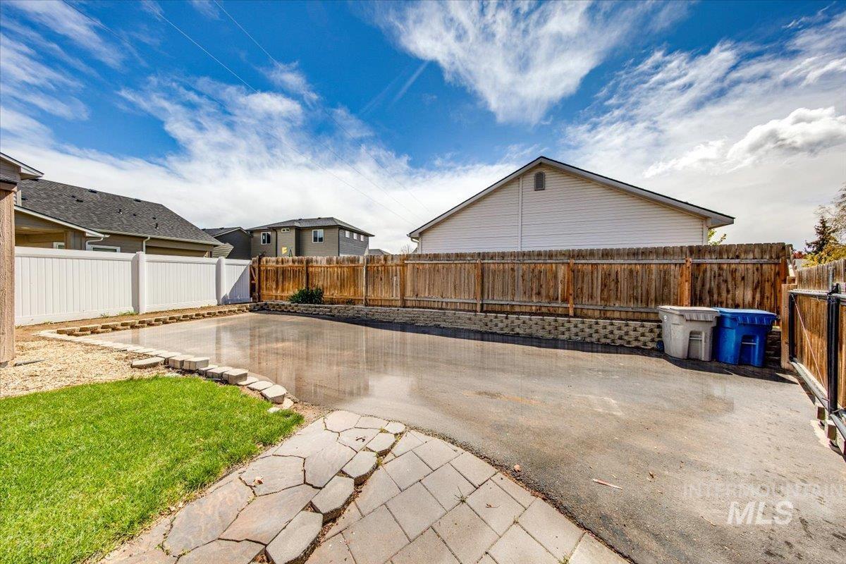 80 S Blue Bonnet Way, Nampa, Idaho 83687, 3 Bedrooms, 3 Bathrooms, Residential For Sale, Price $429,900, 98982668