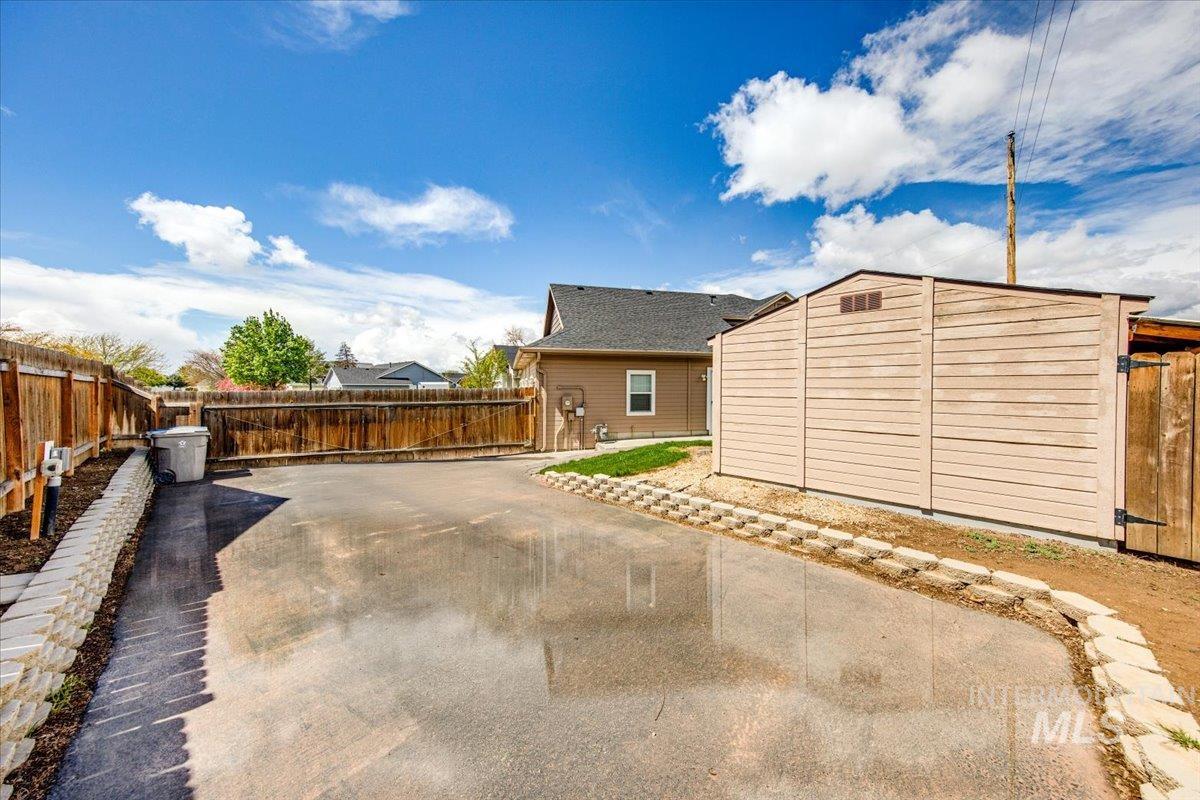 80 S Blue Bonnet Way, Nampa, Idaho 83687, 3 Bedrooms, 3 Bathrooms, Residential For Sale, Price $429,900, 98982668