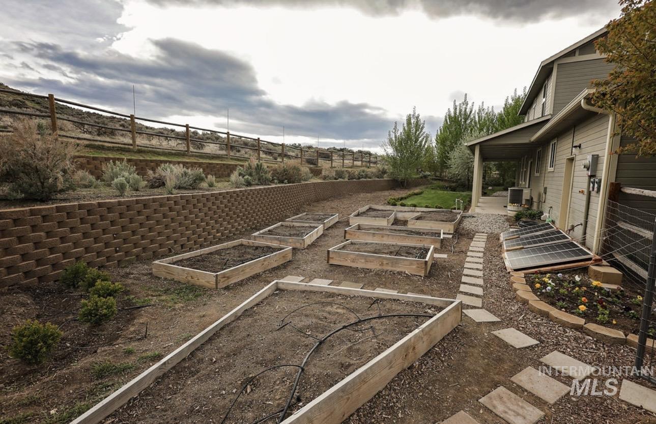 4517 Snake River Mesa Road, Buhl, Idaho 83316, 4 Bedrooms, 3 Bathrooms, Residential For Sale, Price $560,000, 98982673