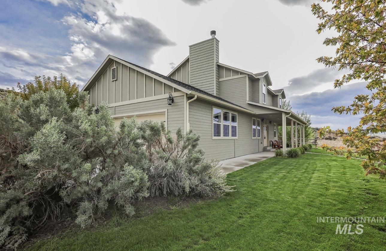 4517 Snake River Mesa Road, Buhl, Idaho 83316, 4 Bedrooms, 3 Bathrooms, Residential For Sale, Price $560,000, 98982673
