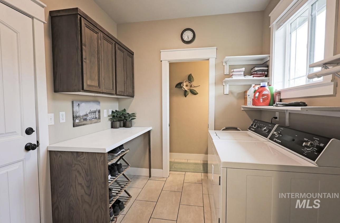 4517 Snake River Mesa Road, Buhl, Idaho 83316, 4 Bedrooms, 3 Bathrooms, Residential For Sale, Price $560,000, 98982673