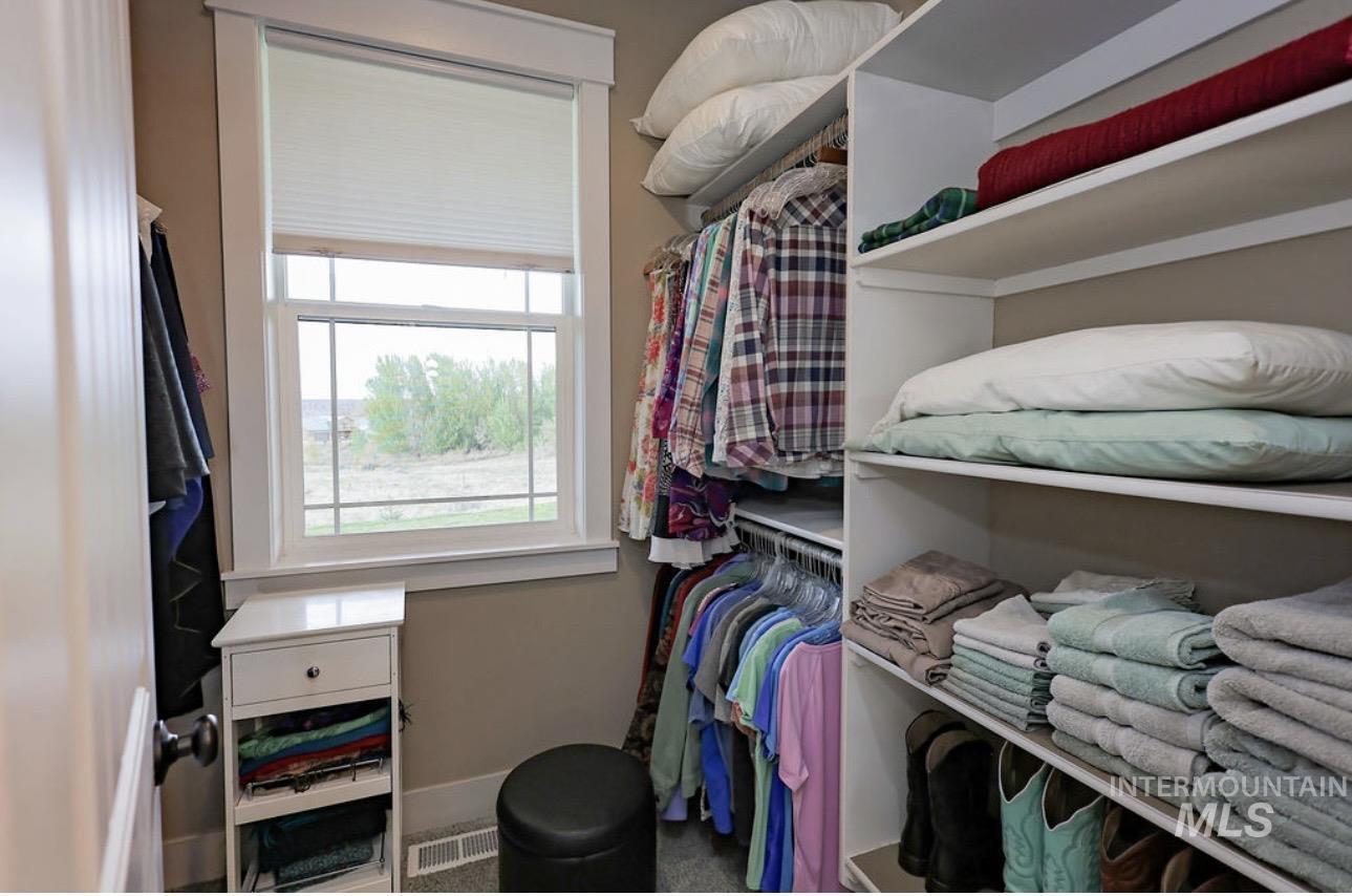 4517 Snake River Mesa Road, Buhl, Idaho 83316, 4 Bedrooms, 3 Bathrooms, Residential For Sale, Price $560,000, 98982673