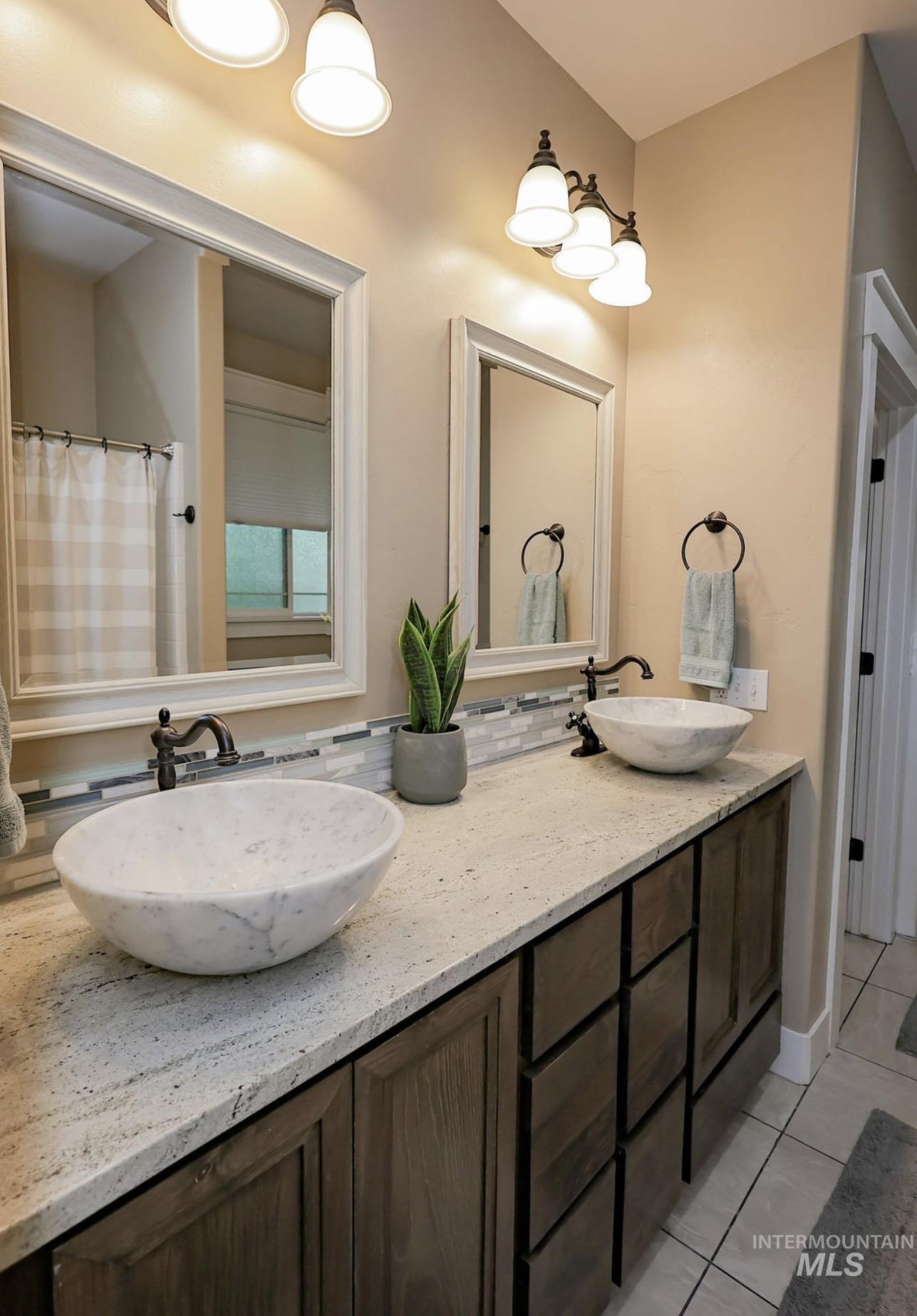 4517 Snake River Mesa Road, Buhl, Idaho 83316, 4 Bedrooms, 3 Bathrooms, Residential For Sale, Price $560,000, 98982673