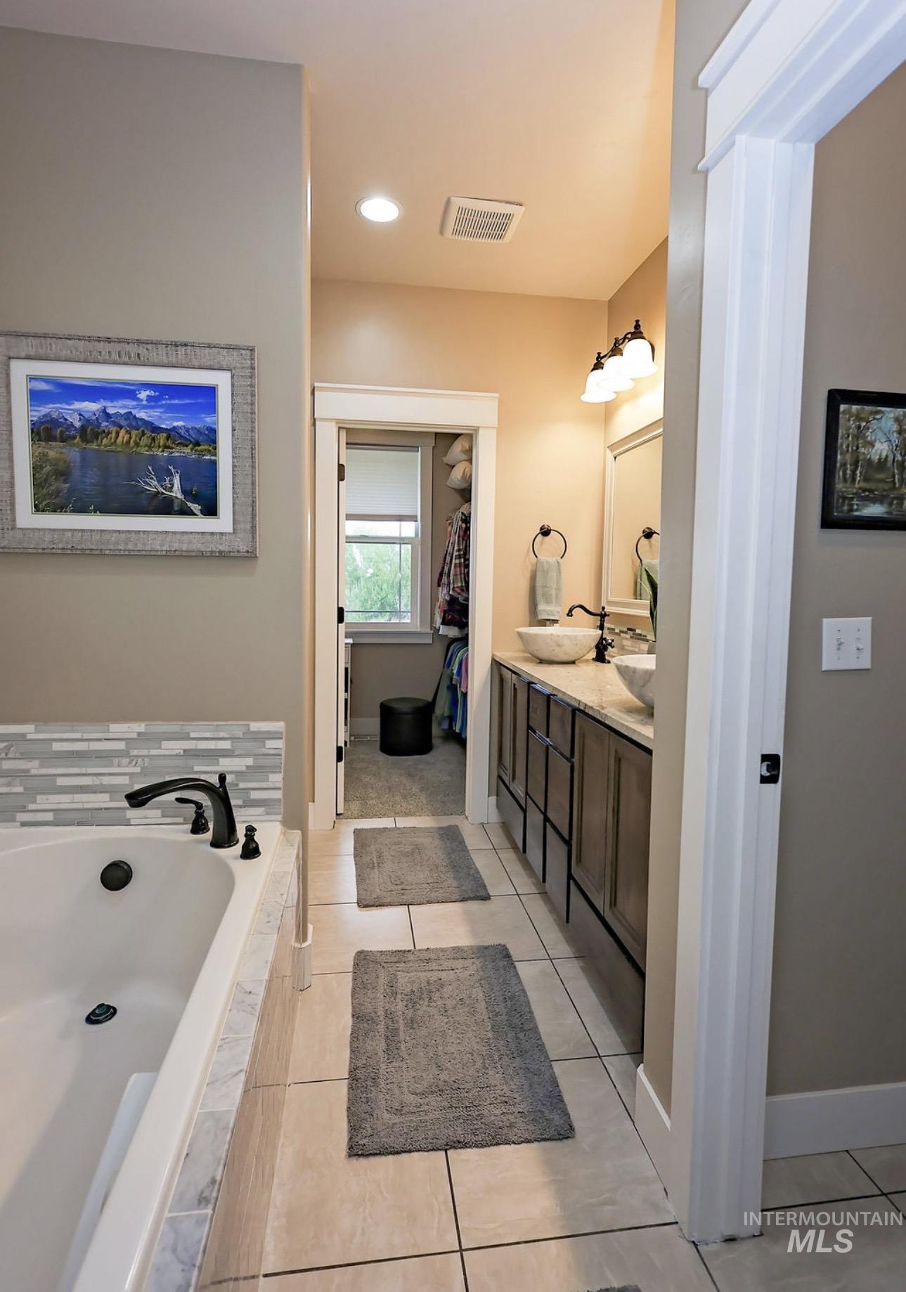 4517 Snake River Mesa Road, Buhl, Idaho 83316, 4 Bedrooms, 3 Bathrooms, Residential For Sale, Price $560,000, 98982673