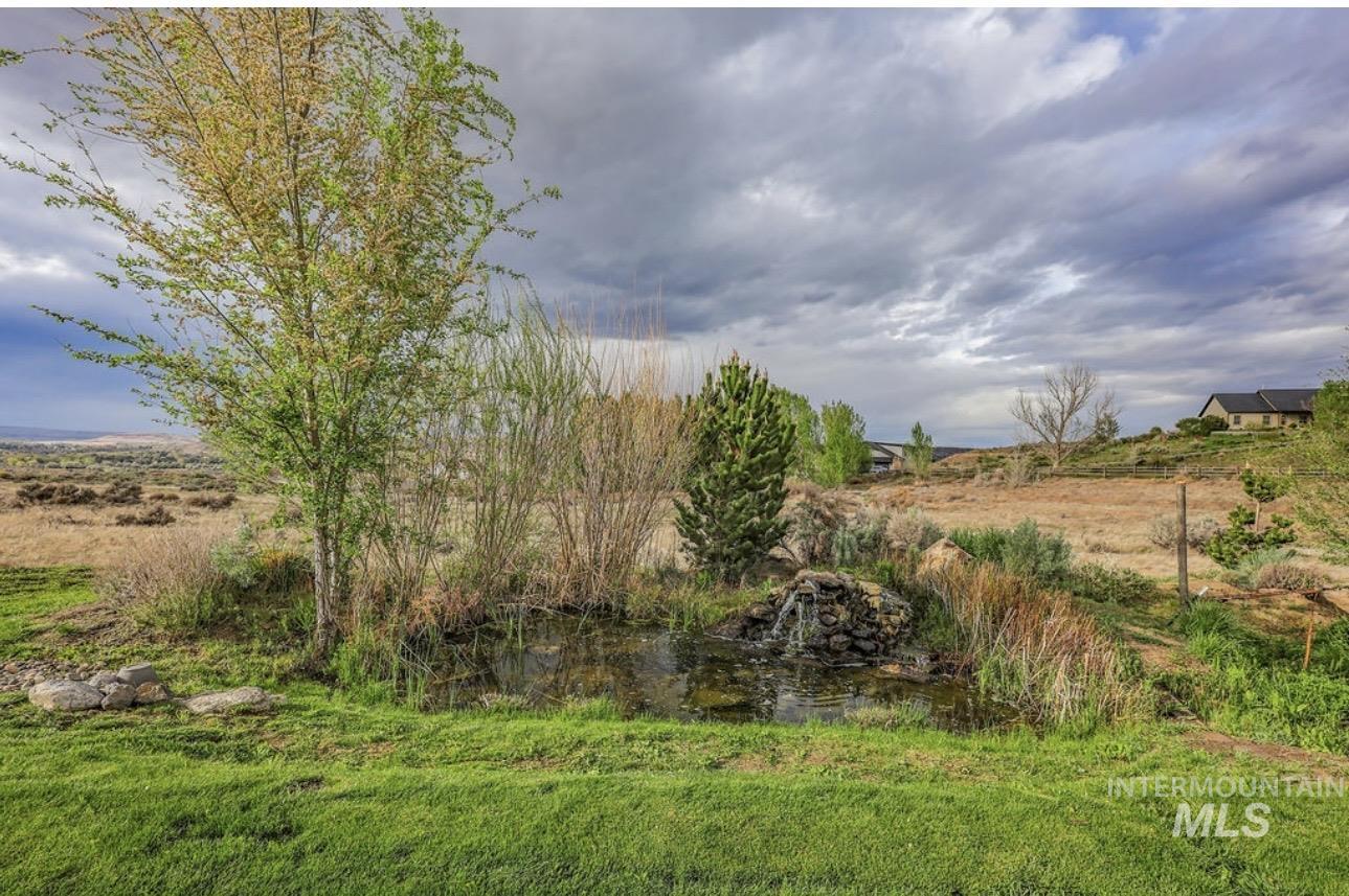 4517 Snake River Mesa Road, Buhl, Idaho 83316, 4 Bedrooms, 3 Bathrooms, Residential For Sale, Price $560,000, 98982673