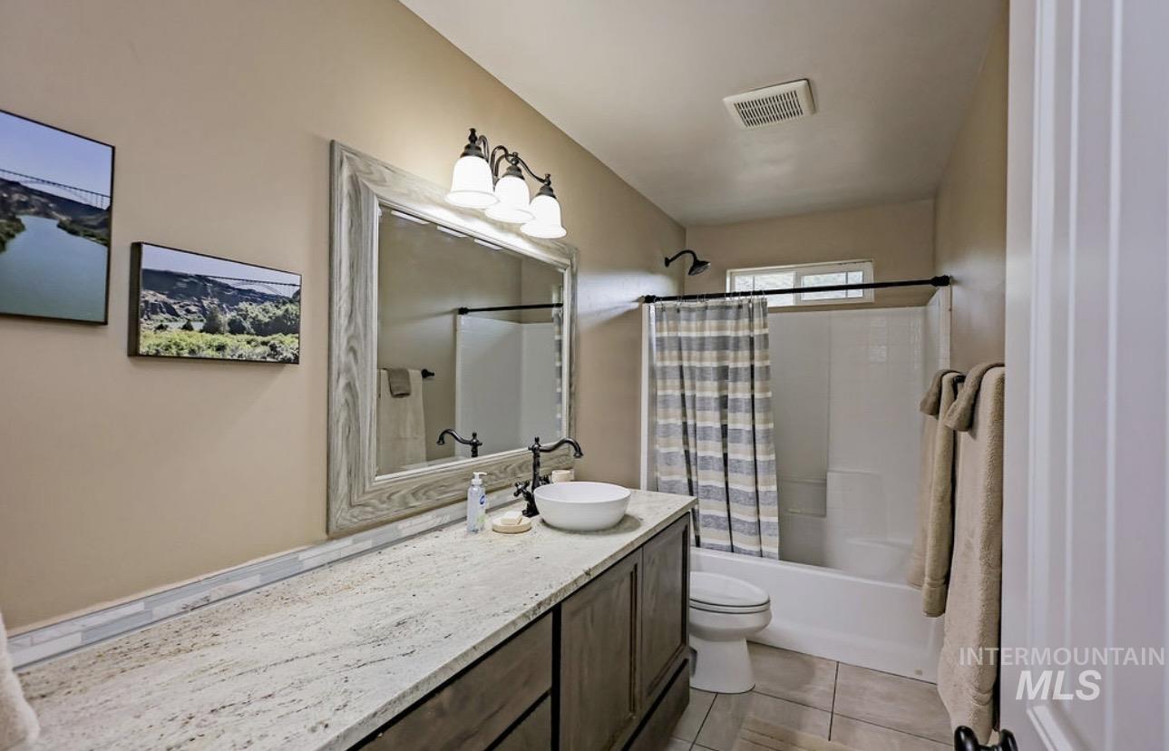 4517 Snake River Mesa Road, Buhl, Idaho 83316, 4 Bedrooms, 3 Bathrooms, Residential For Sale, Price $560,000, 98982673