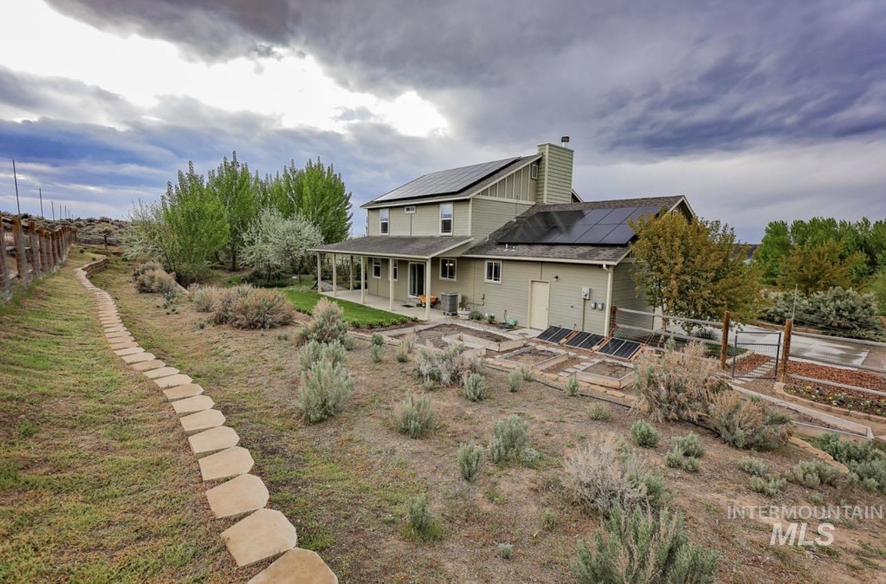 4517 Snake River Mesa Road, Buhl, Idaho 83316, 4 Bedrooms, 3 Bathrooms, Residential For Sale, Price $560,000, 98982673