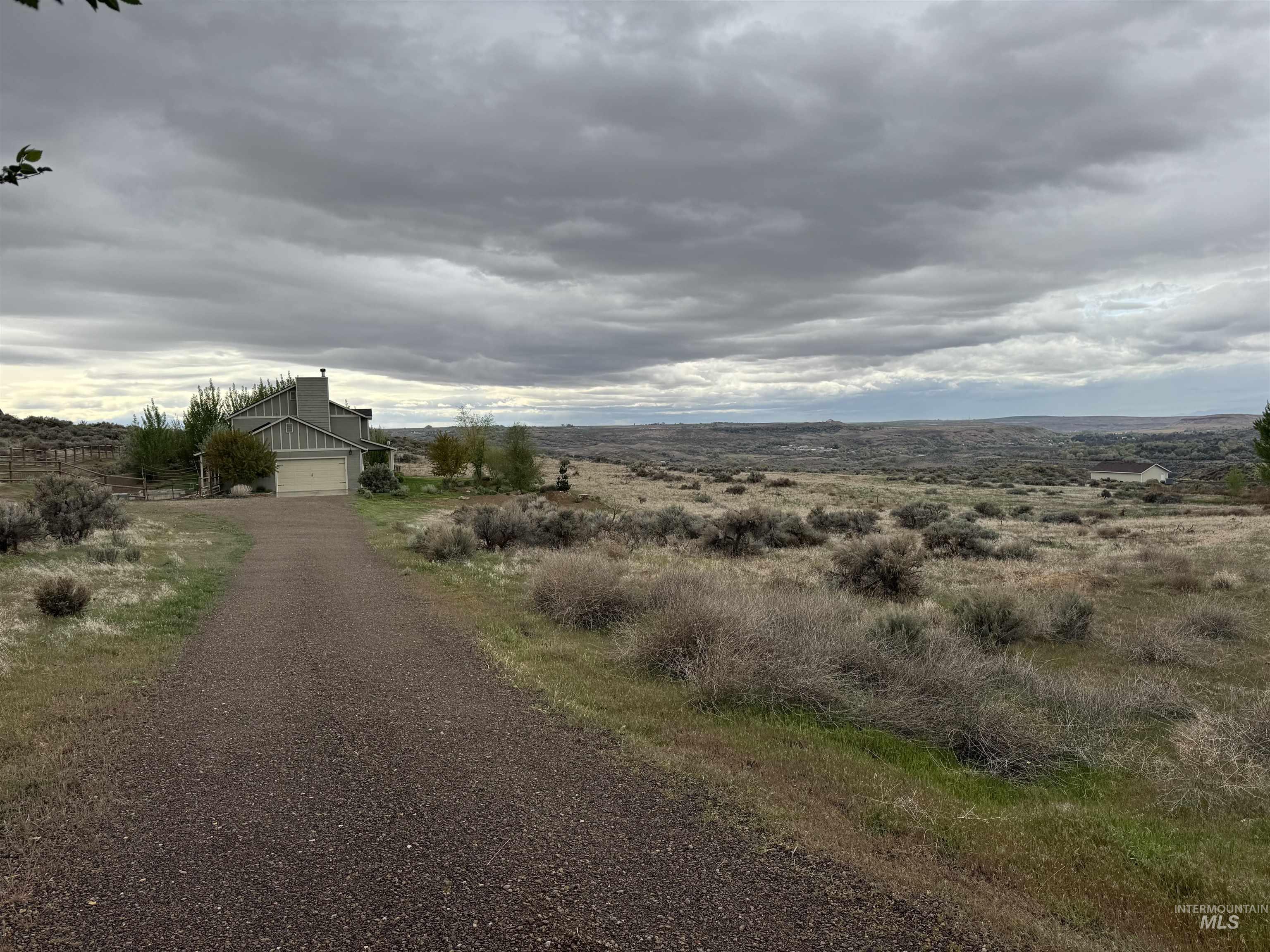 4517 Snake River Mesa Road, Buhl, Idaho 83316, 4 Bedrooms, 3 Bathrooms, Residential For Sale, Price $560,000, 98982673