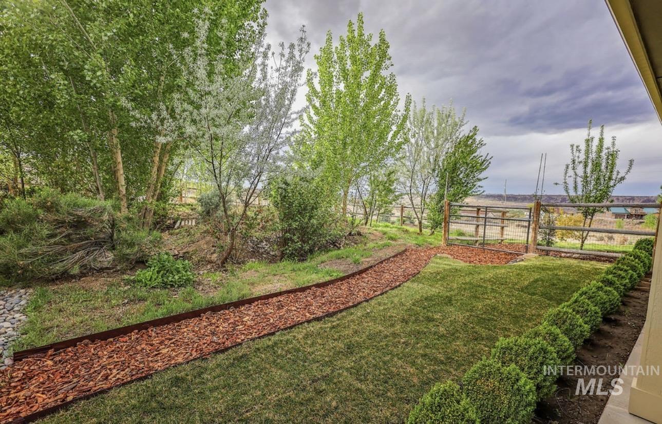 4517 Snake River Mesa Road, Buhl, Idaho 83316, 4 Bedrooms, 3 Bathrooms, Residential For Sale, Price $560,000, 98982673