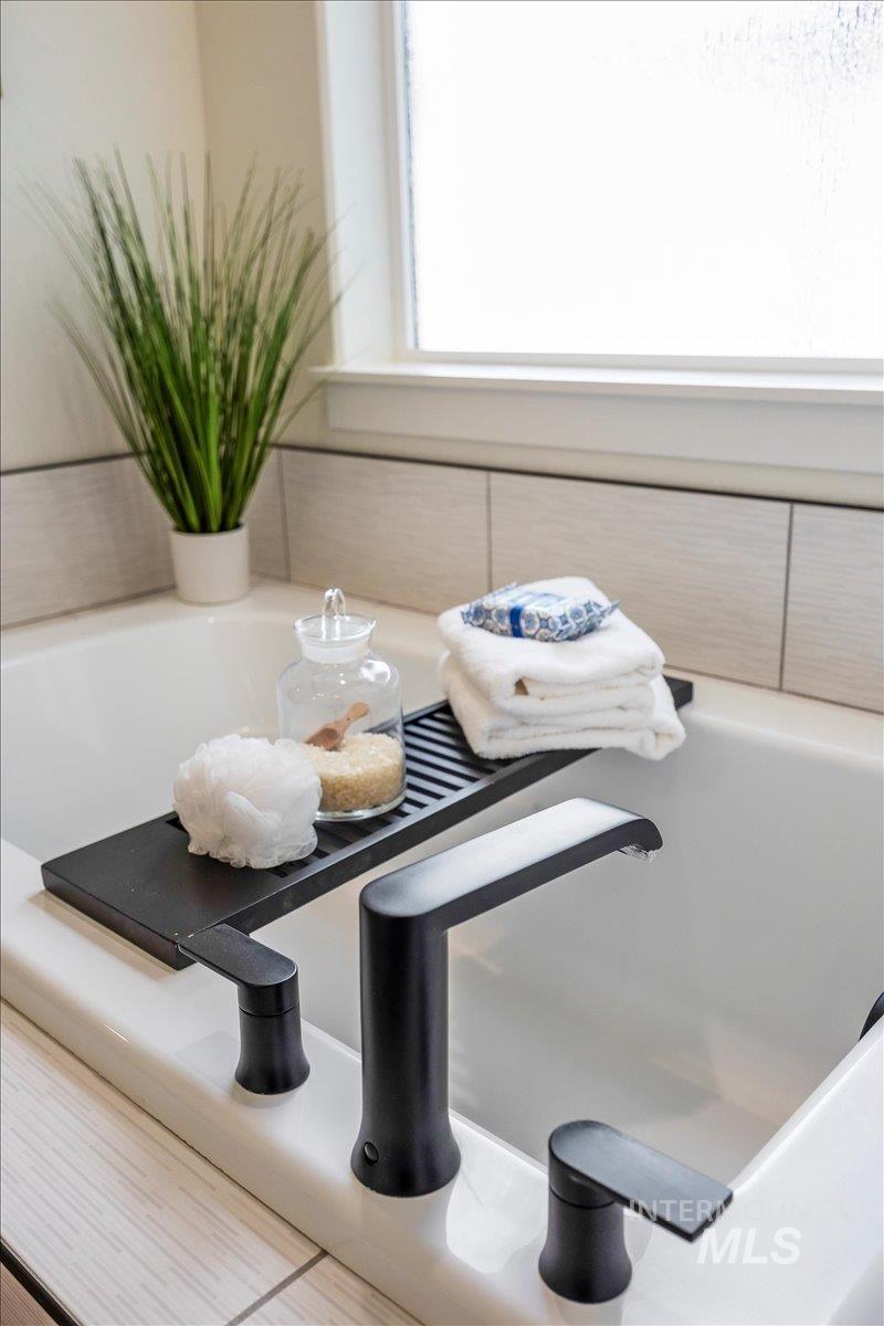 924 Trapper Peak, Kimberly, Idaho 83341, 3 Bedrooms, 2 Bathrooms, Residential For Sale, Price $469,000, 98982676