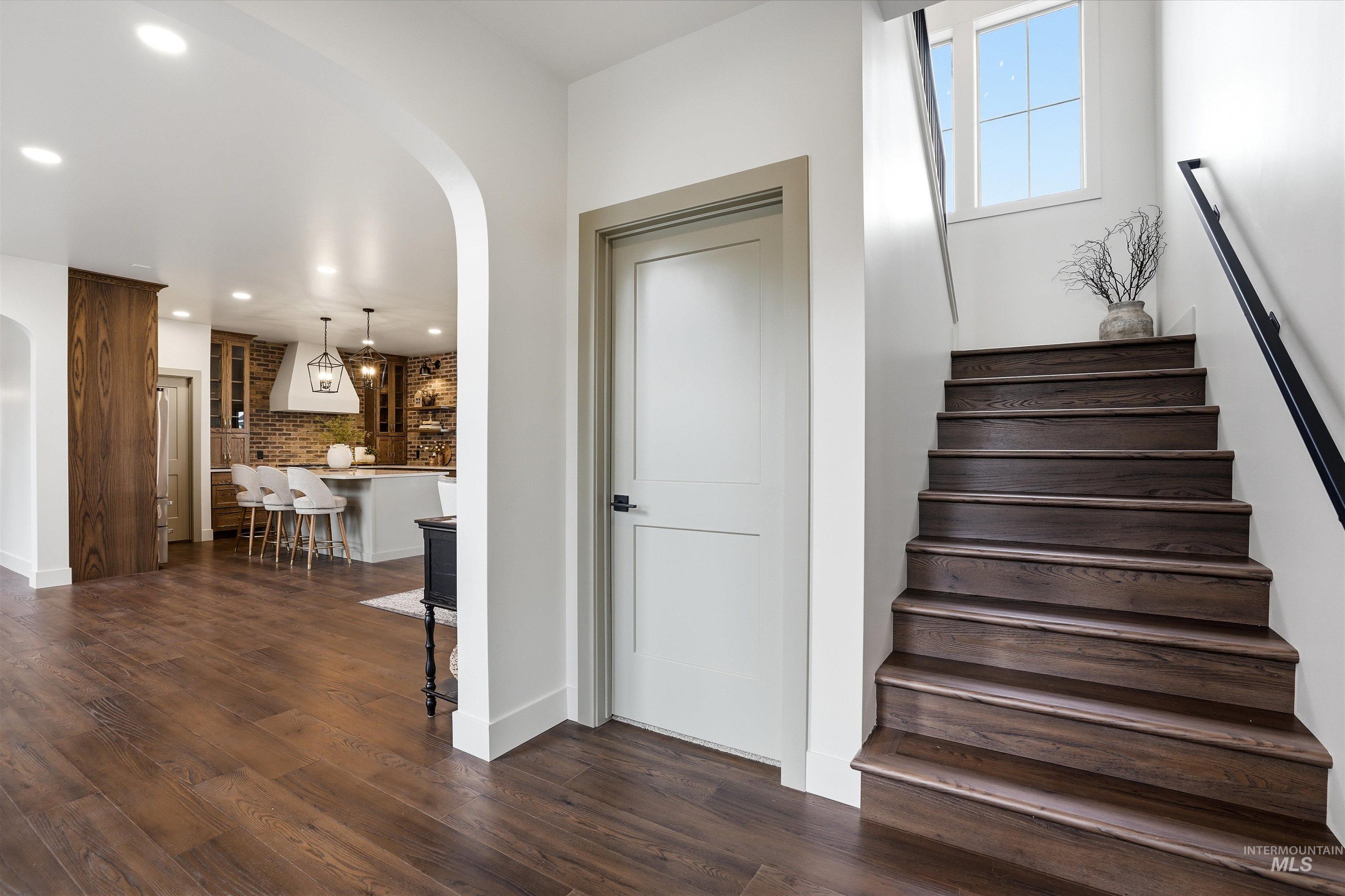661 Full Moon Way, Twin Falls, Idaho 83301-8450, 4 Bedrooms, 2.5 Bathrooms, Residential For Sale, Price $719,900, 98982680