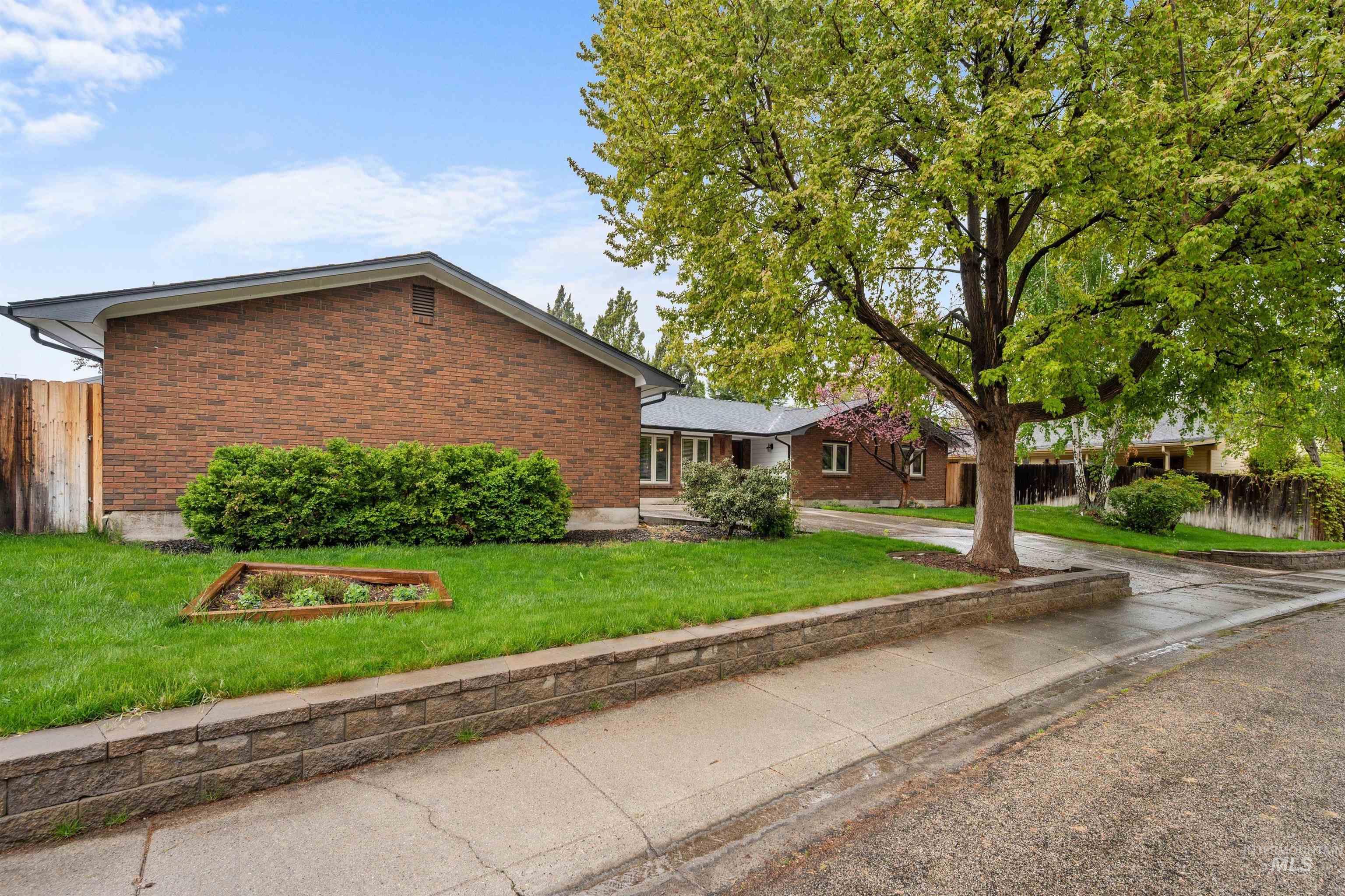 167 S Old Quarry Way, Boise, Idaho 83709, 3 Bedrooms, 3 Bathrooms, Residential For Sale, Price $580,000, 98982682