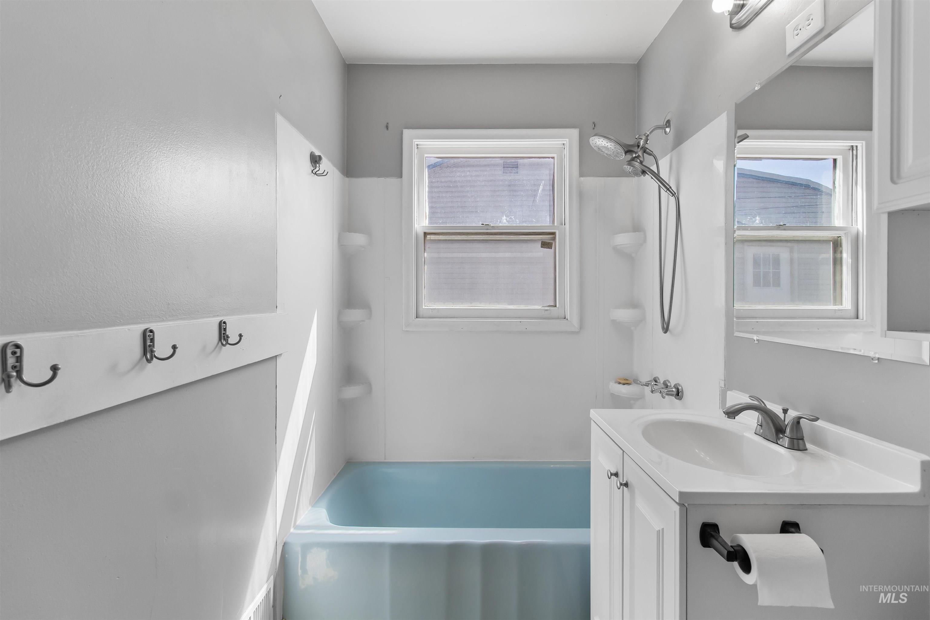 412 Madison St, Twin Falls, Idaho 83301, 4 Bedrooms, 1 Bathroom, Residential For Sale, Price $290,000, 98982689