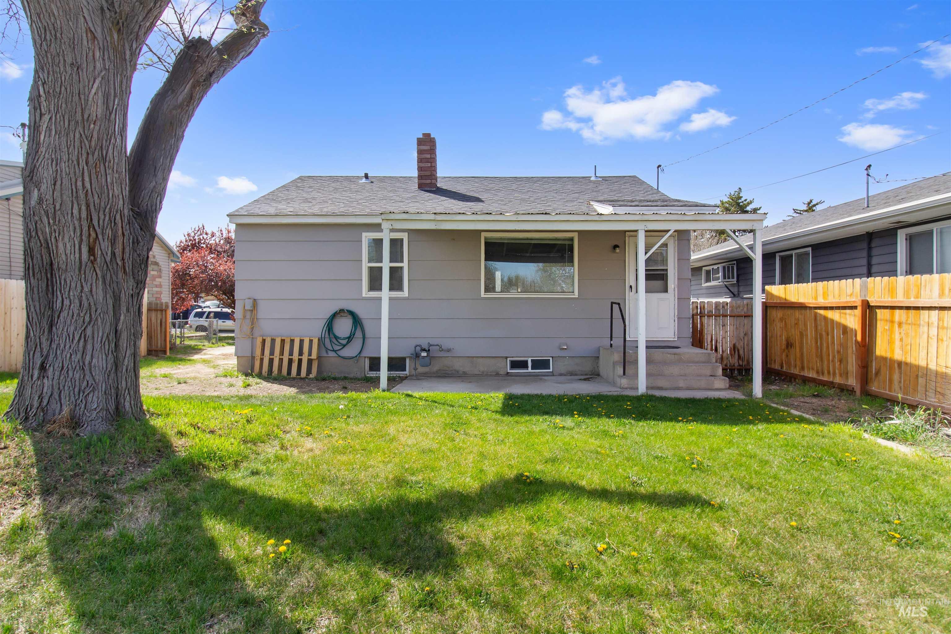 412 Madison St, Twin Falls, Idaho 83301, 4 Bedrooms, 1 Bathroom, Residential For Sale, Price $290,000, 98982689