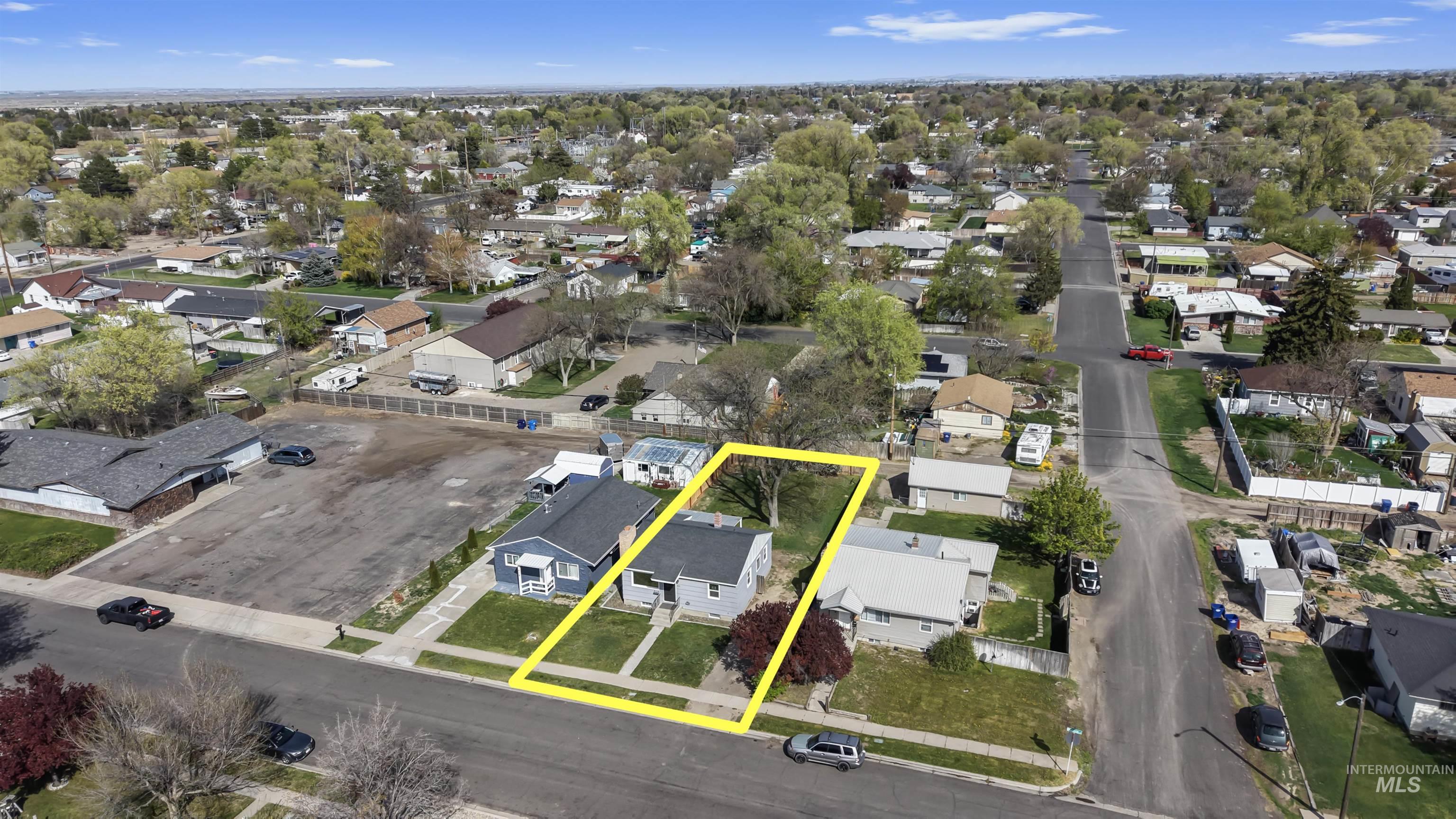 412 Madison St, Twin Falls, Idaho 83301, 4 Bedrooms, 1 Bathroom, Residential For Sale, Price $290,000, 98982689