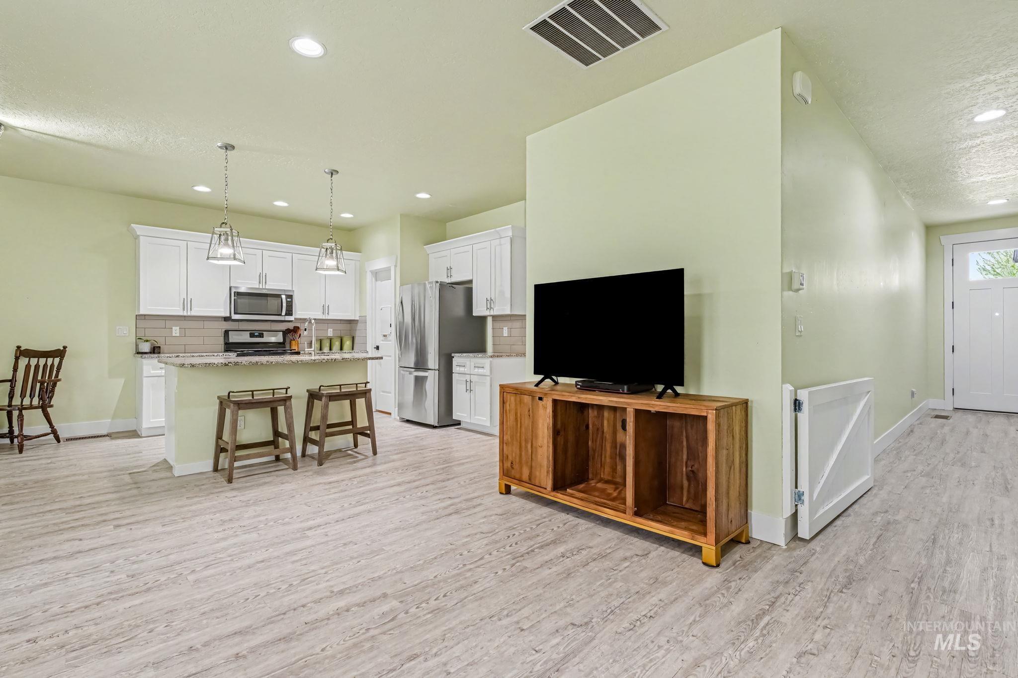 214 Union Pacific Circle, Homedale, Idaho 83628, 3 Bedrooms, 2 Bathrooms, Residential For Sale, Price $359,900, 98982690