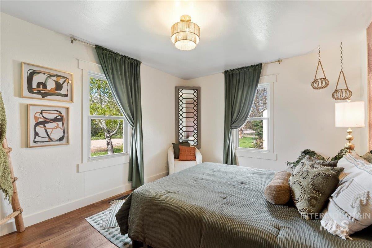 424 8Th St N, Nampa, Idaho 83687-6734, 2 Bedrooms, 1 Bathroom, Residential For Sale, Price $329,000, 98982696