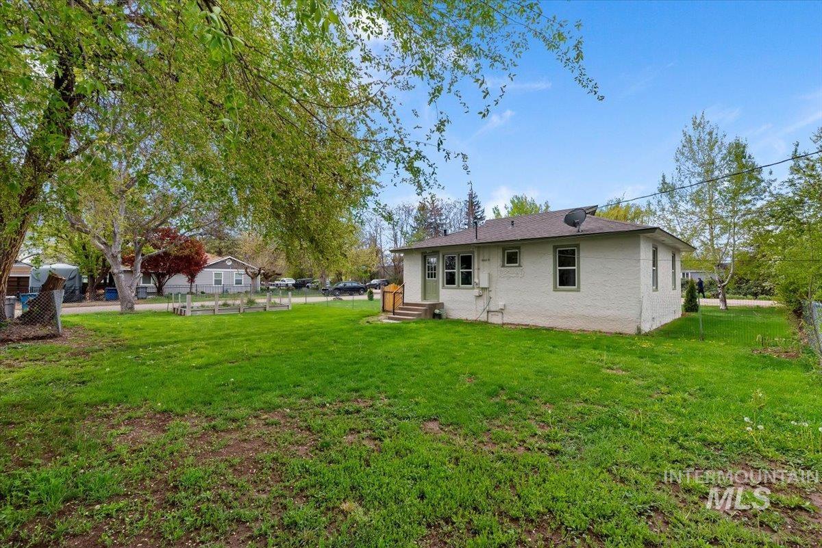 424 8Th St N, Nampa, Idaho 83687-6734, 2 Bedrooms, 1 Bathroom, Residential For Sale, Price $329,000, 98982696