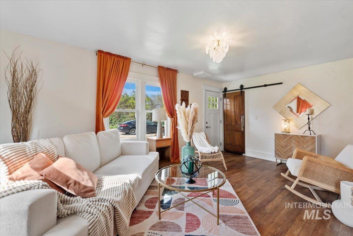 424 8Th St N, Nampa, Idaho 83687-6734, 2 Bedrooms, 1 Bathroom, Residential For Sale, Price $329,000, 98982696