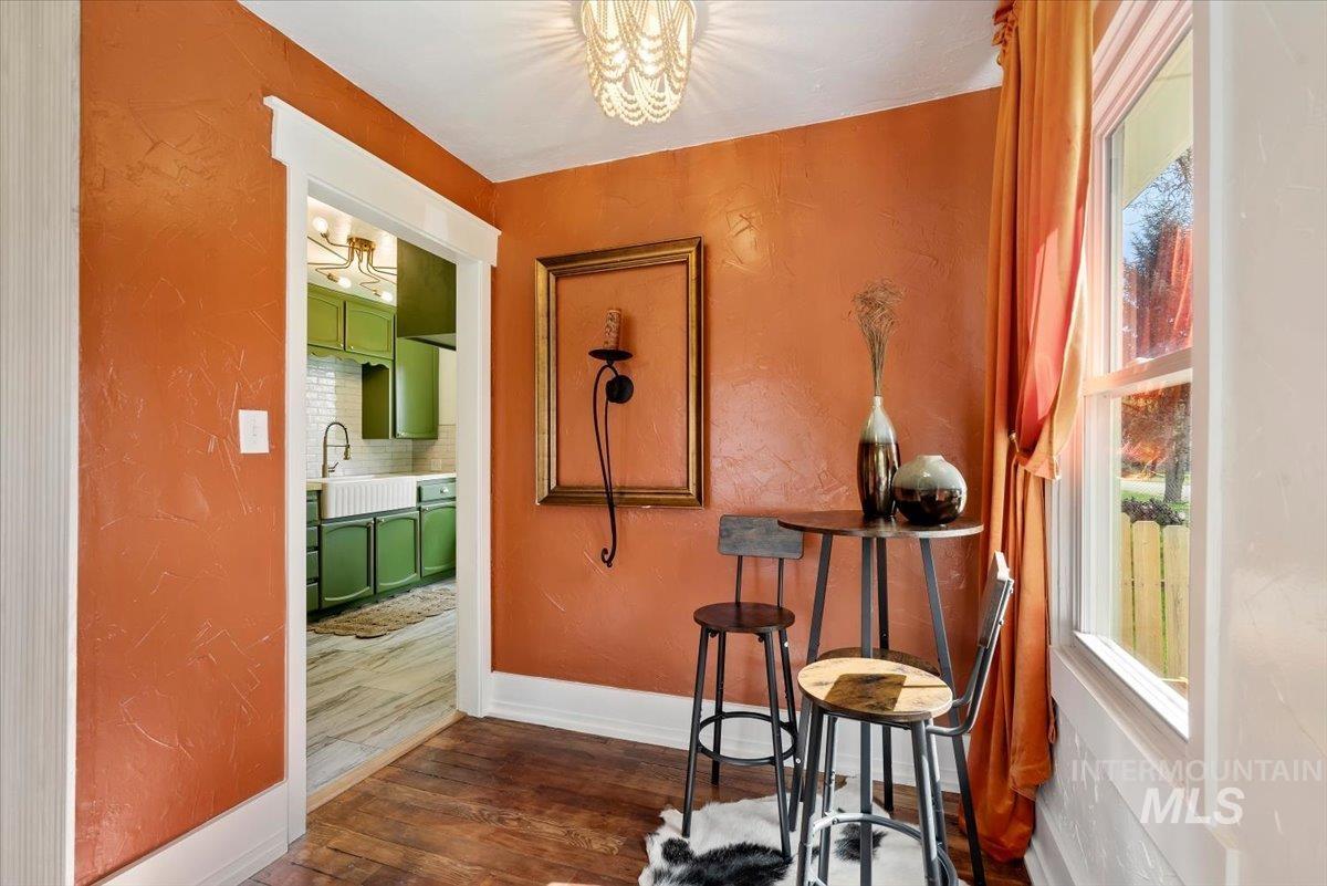 424 8Th St N, Nampa, Idaho 83687-6734, 2 Bedrooms, 1 Bathroom, Residential For Sale, Price $329,000, 98982696