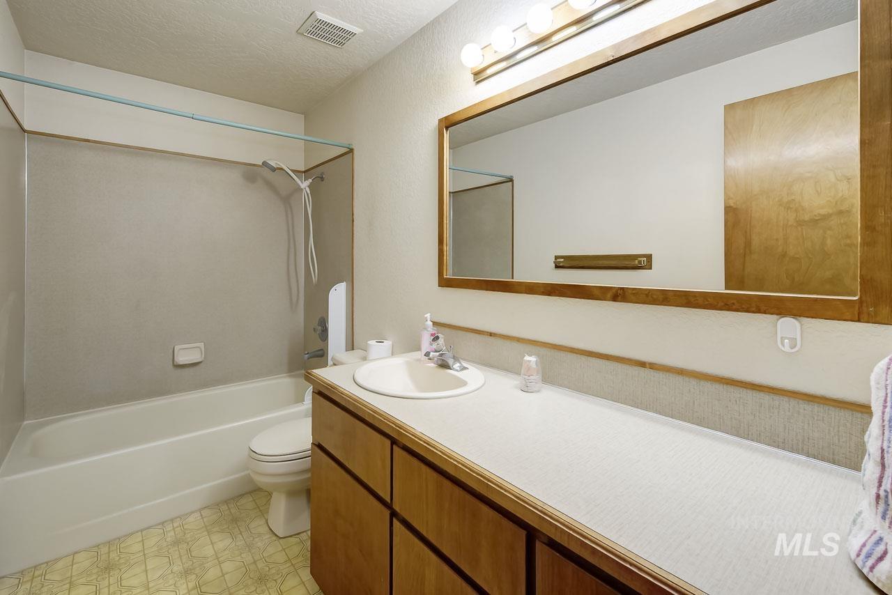 711 E Ustick Rd, Caldwell, Idaho 83605, 3 Bedrooms, 2 Bathrooms, Residential For Sale, Price $345,000, 98982698