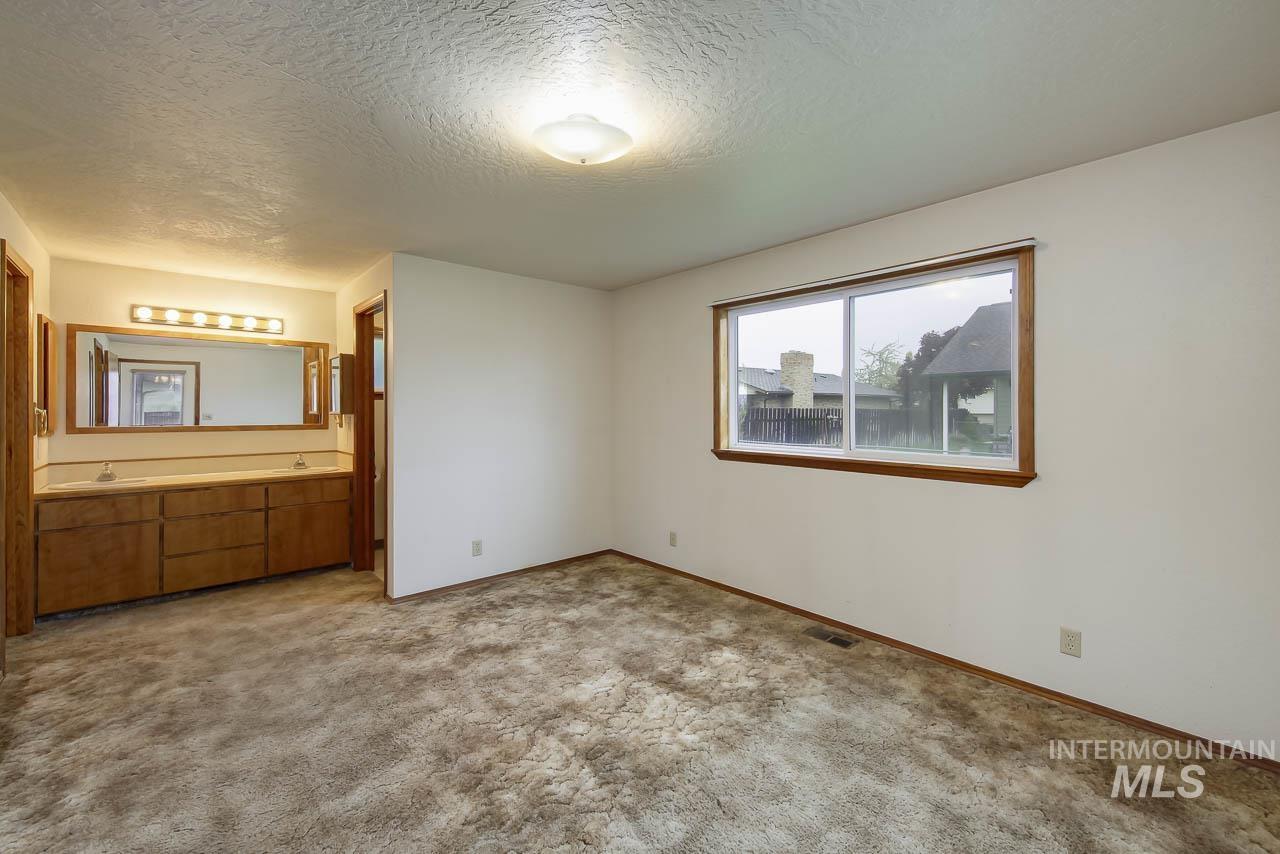 711 E Ustick Rd, Caldwell, Idaho 83605, 3 Bedrooms, 2 Bathrooms, Residential For Sale, Price $345,000, 98982698