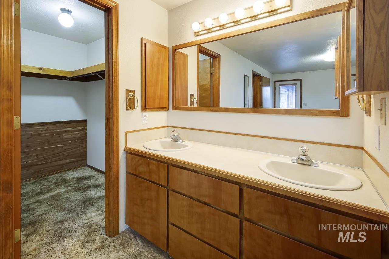 711 E Ustick Rd, Caldwell, Idaho 83605, 3 Bedrooms, 2 Bathrooms, Residential For Sale, Price $345,000, 98982698