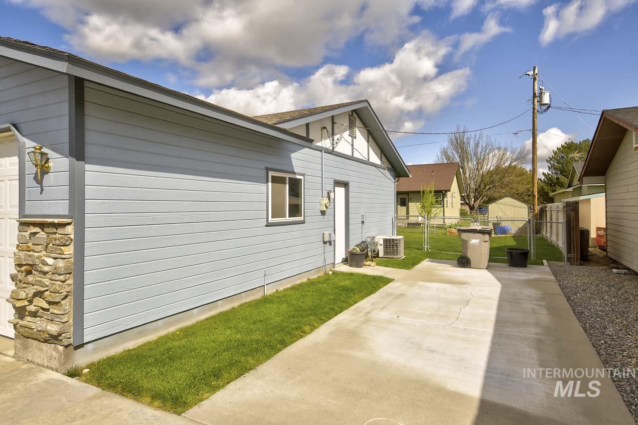 711 E Ustick Rd, Caldwell, Idaho 83605, 3 Bedrooms, 2 Bathrooms, Residential For Sale, Price $345,000, 98982698