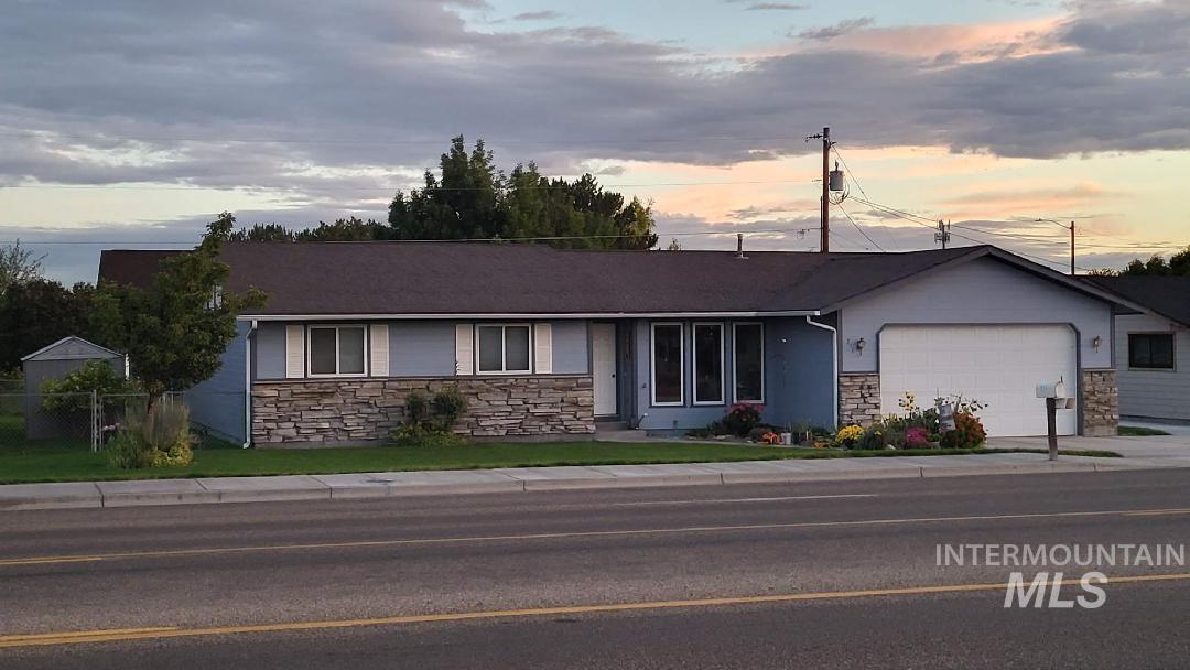 711 E Ustick Rd, Caldwell, Idaho 83605, 3 Bedrooms, 2 Bathrooms, Residential For Sale, Price $345,000, 98982698