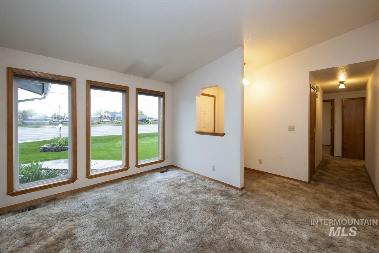 711 E Ustick Rd, Caldwell, Idaho 83605, 3 Bedrooms, 2 Bathrooms, Residential For Sale, Price $345,000, 98982698