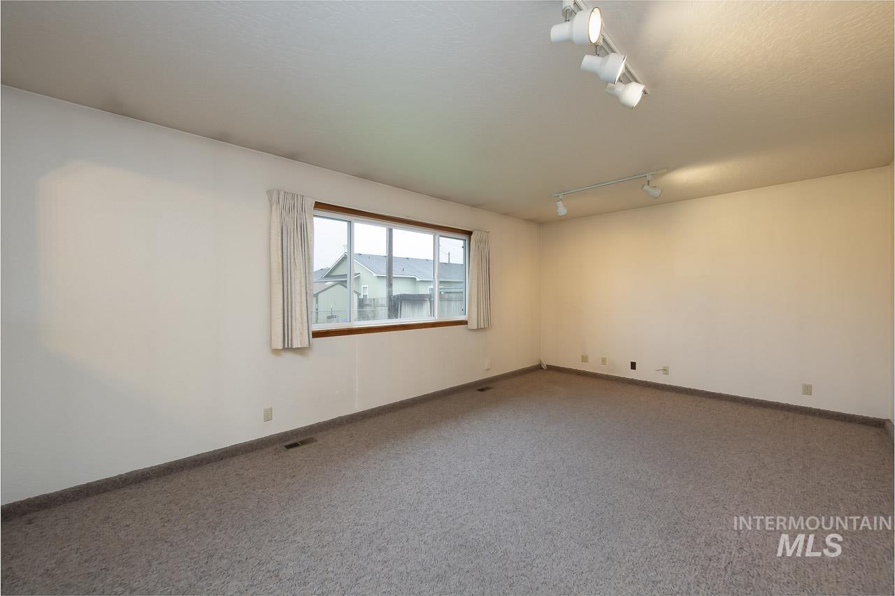 711 E Ustick Rd, Caldwell, Idaho 83605, 3 Bedrooms, 2 Bathrooms, Residential For Sale, Price $345,000, 98982698