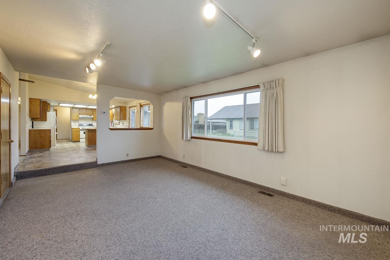 711 E Ustick Rd, Caldwell, Idaho 83605, 3 Bedrooms, 2 Bathrooms, Residential For Sale, Price $345,000, 98982698